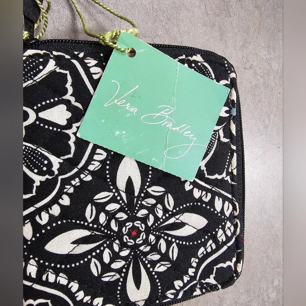 Vera Bradley Womens Zip Around Wallet Black White Floral Quilted Folding 4 x 4.5